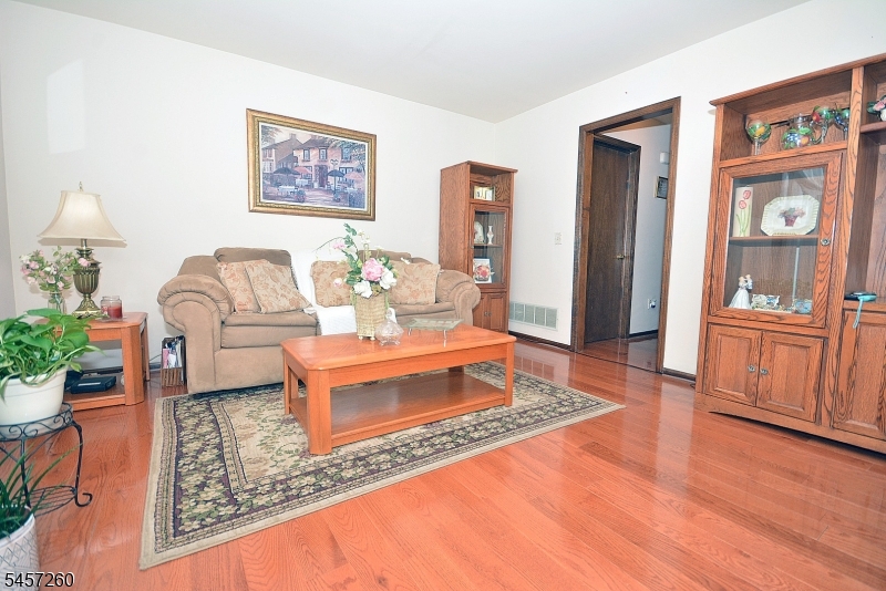 40 Giles Biondi Ct Property Photo 4
