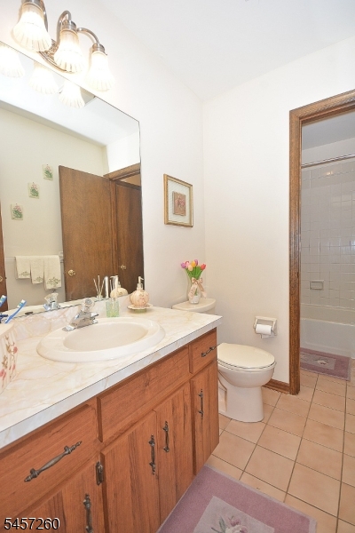 40 Giles Biondi Ct Property Photo 17
