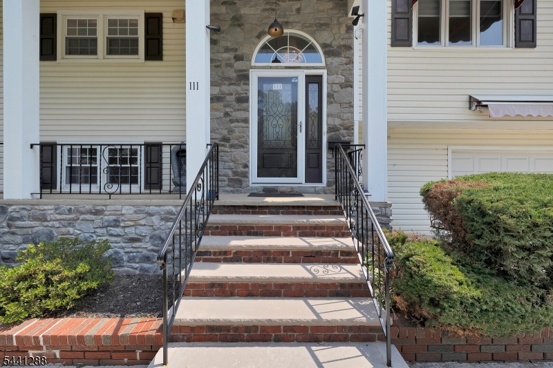 111 Walton Ave Property Photo 4