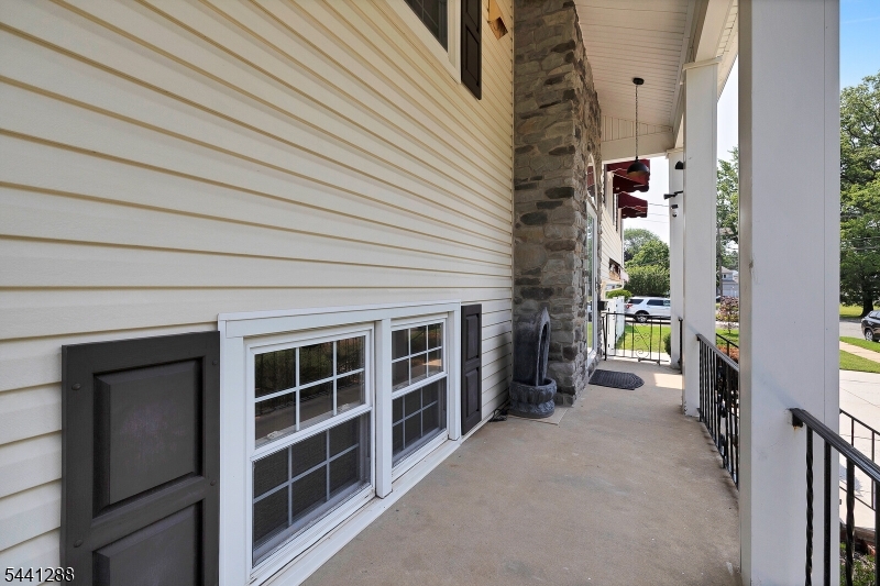 111 Walton Ave Property Photo 6