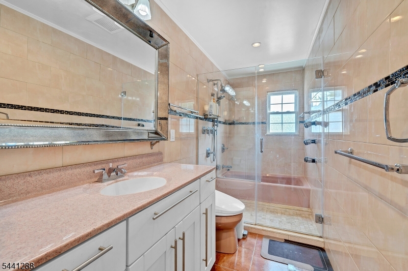 111 Walton Ave Property Photo 31