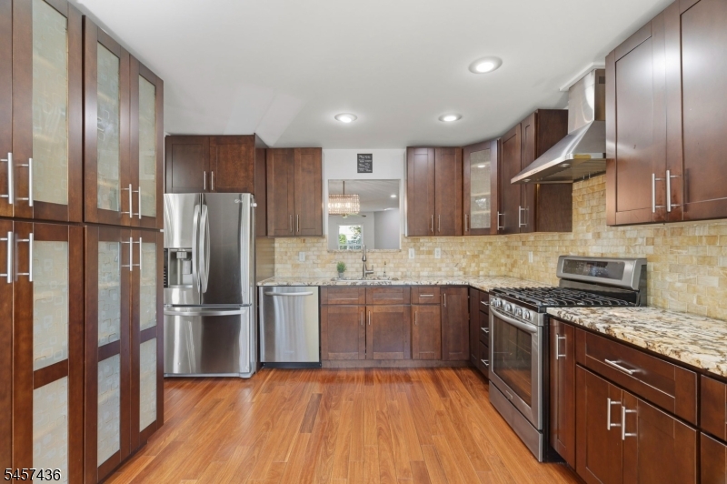 8 Ashley Ct Property Photo 3