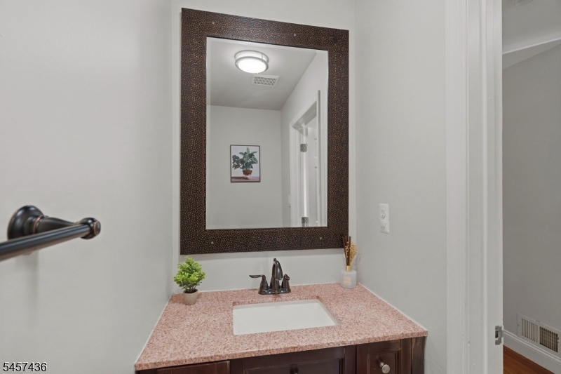 8 Ashley Ct Property Photo 13