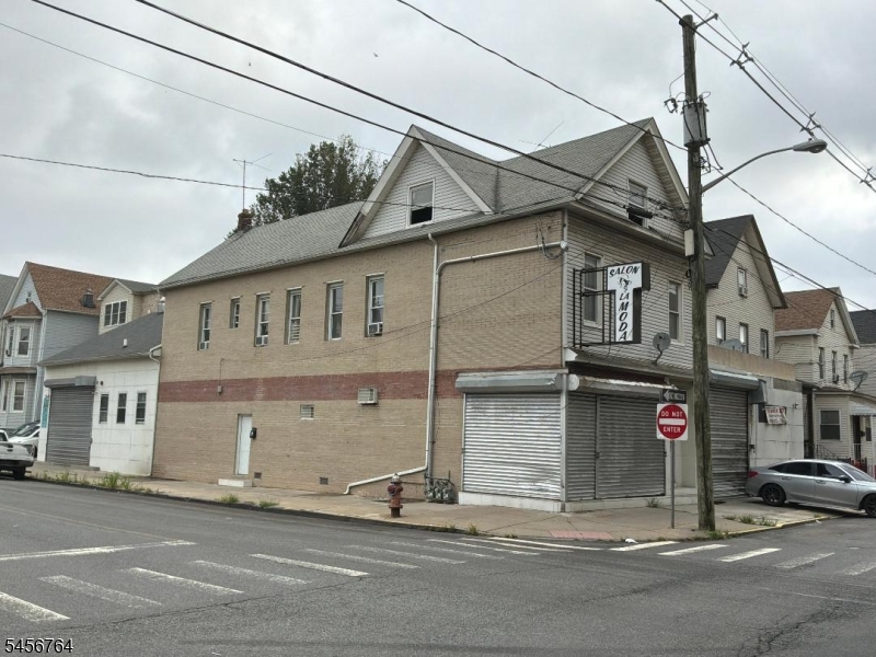 60 4Th St Store 2 Property Photo 1