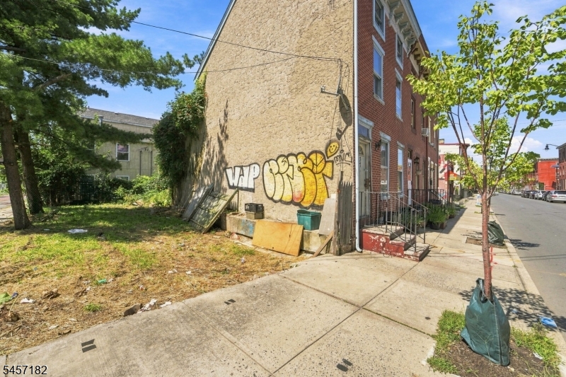 37 N Stockton St Property Photo 3