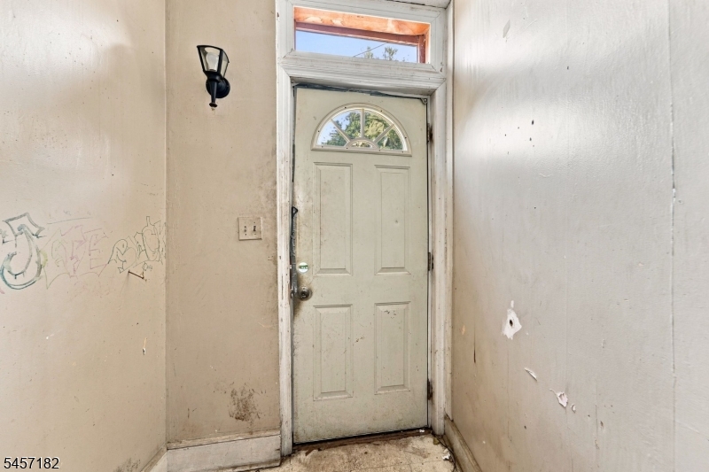 37 N Stockton St Property Photo 4