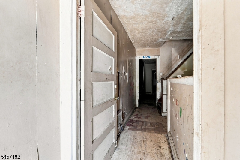 37 N Stockton St Property Photo 5
