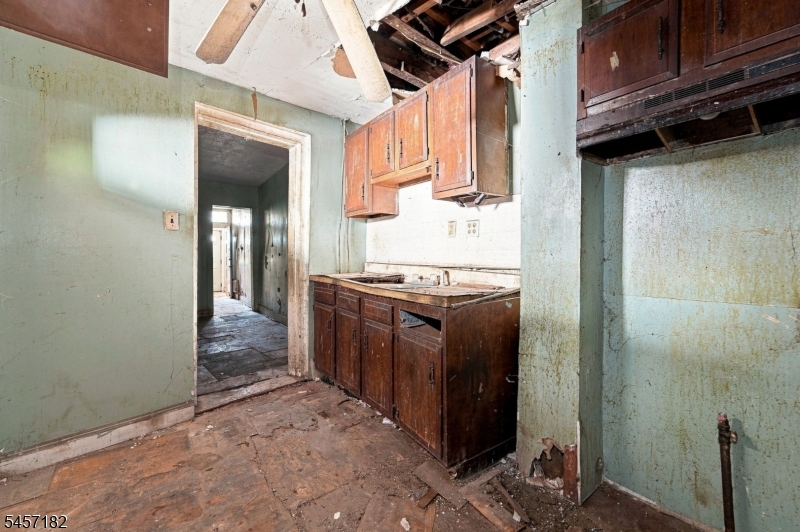 37 N Stockton St Property Photo 16