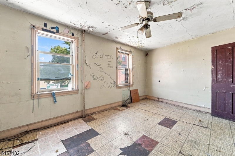 37 N Stockton St Property Photo 26