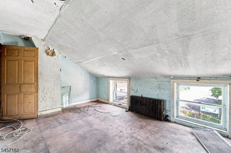 37 N Stockton St Property Photo 28