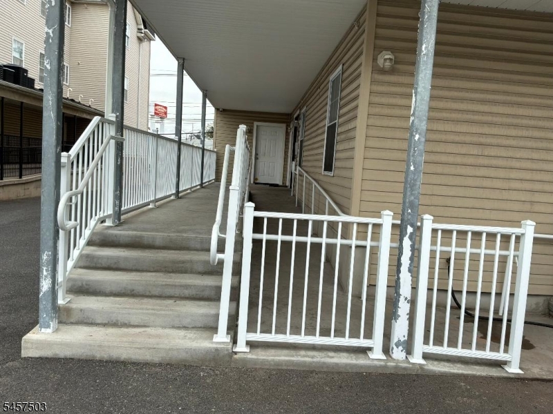 642 Newark Ave Property Photo 4