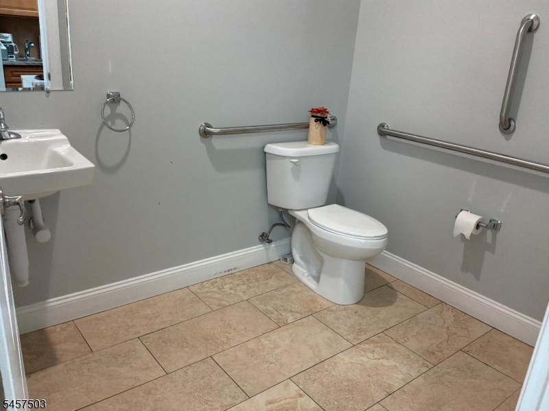 642 Newark Ave Property Photo 5