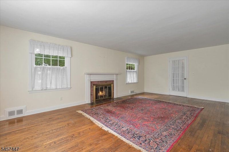 121 Passaic Ave Property Photo 4