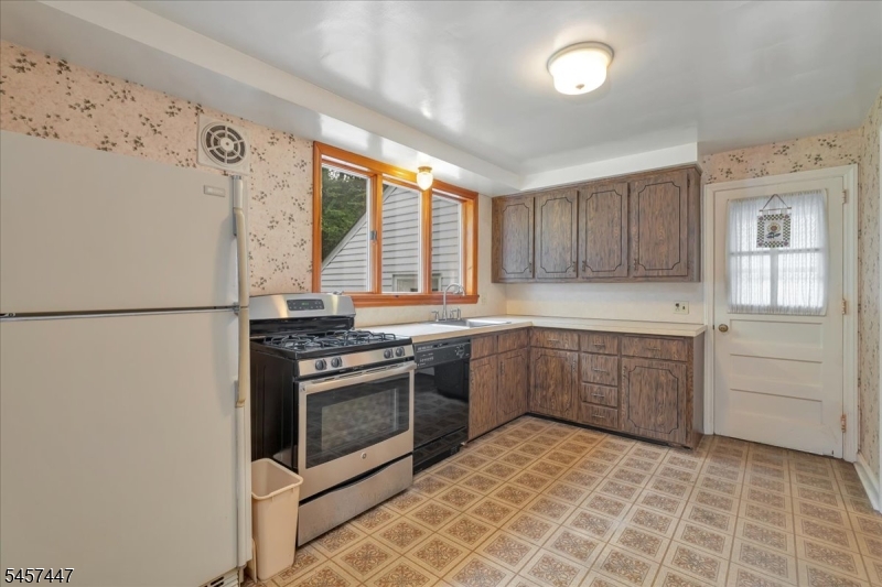 121 Passaic Ave Property Photo 14