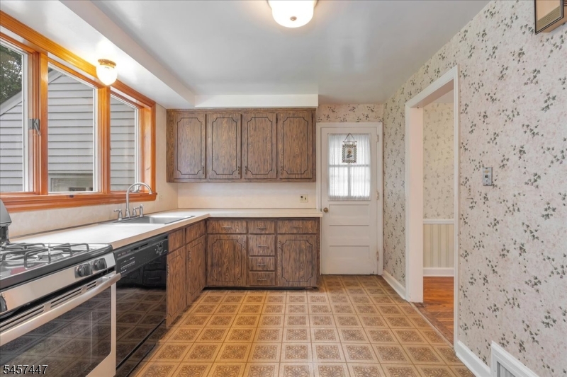 121 Passaic Ave Property Photo 15