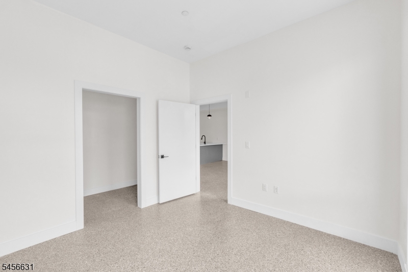 127 South Ave 507 Property Photo 5