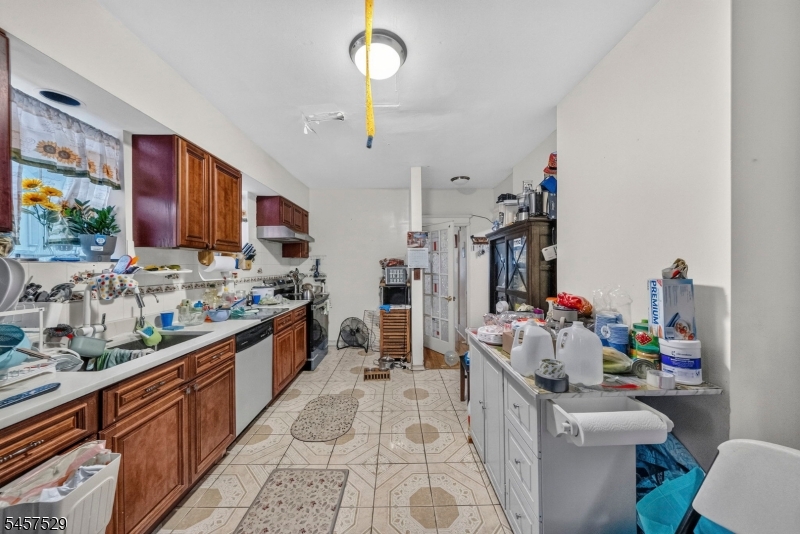 760 Parker St Property Photo 14