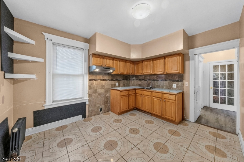 760 Parker St Property Photo 29