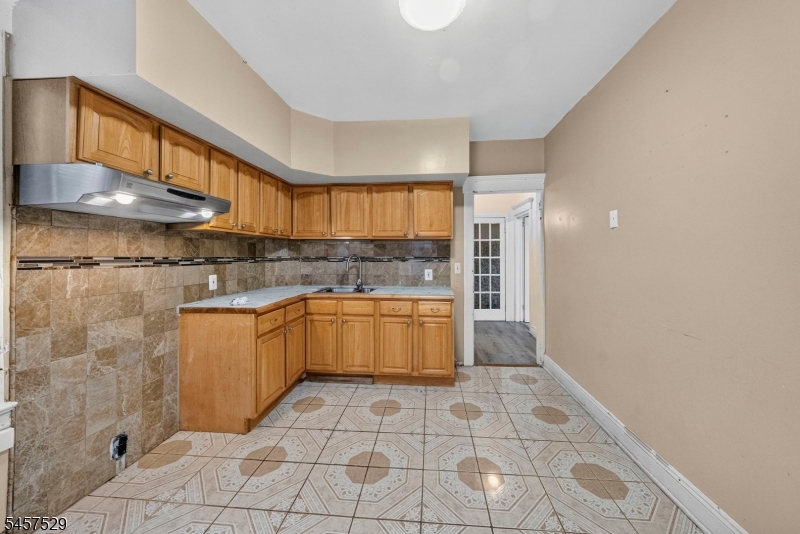760 Parker St Property Photo 30