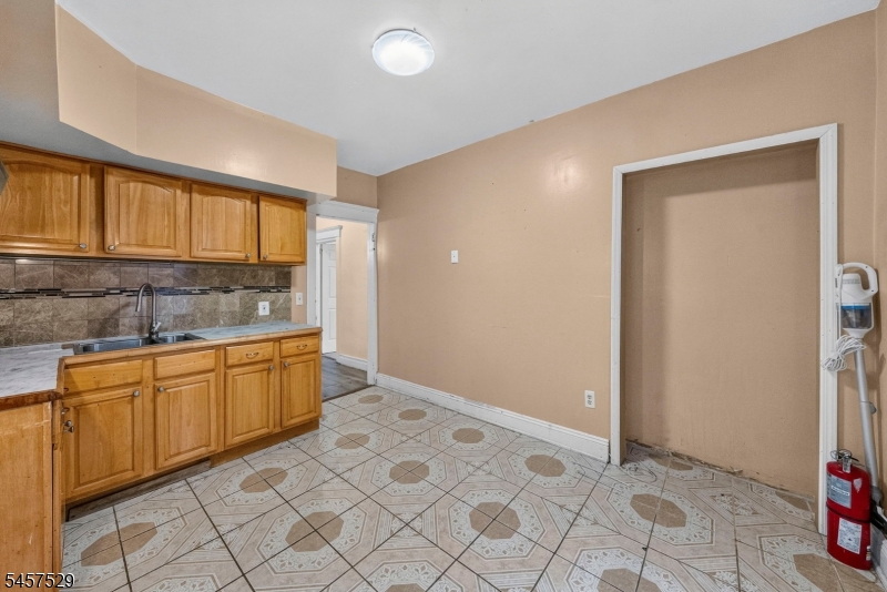 760 Parker St Property Photo 31