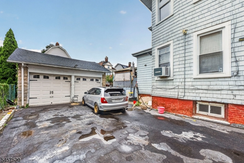 760 Parker St Property Photo 32