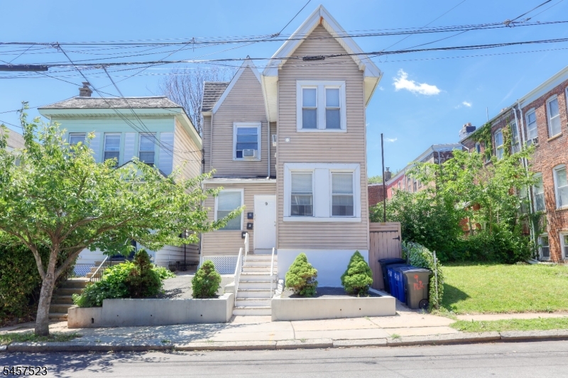9 Emerson Pl Property Photo 1