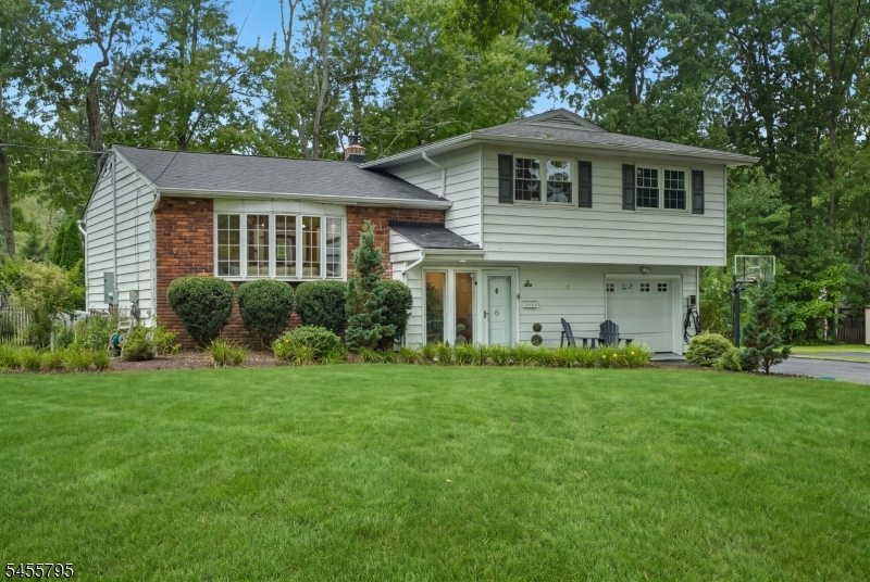 6 Gordon Pl Property Photo 1