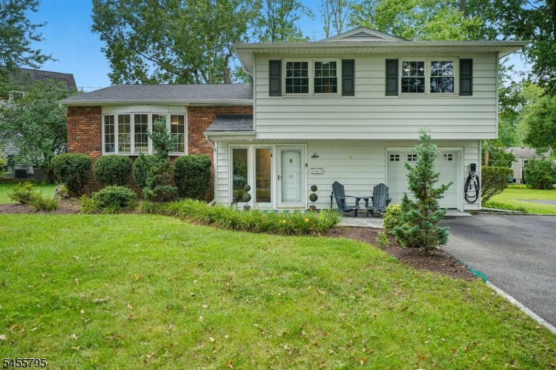 6 Gordon Pl Property Photo 2