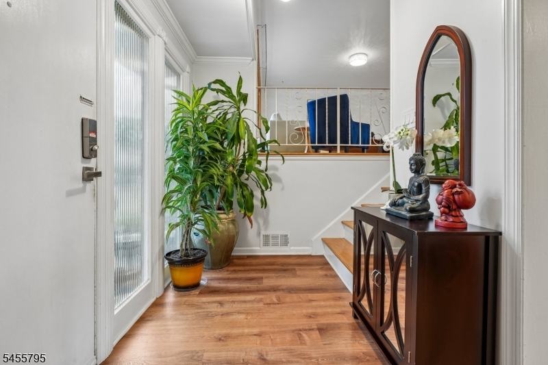 6 Gordon Pl Property Photo 3