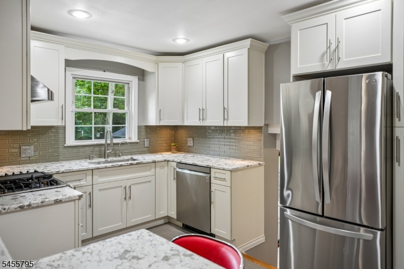 6 Gordon Pl Property Photo 6