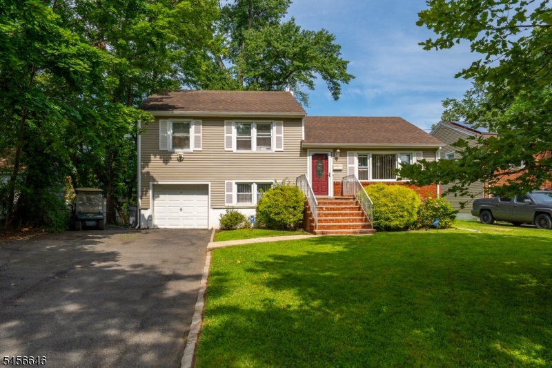425 Adrianne Ct Property Photo 1