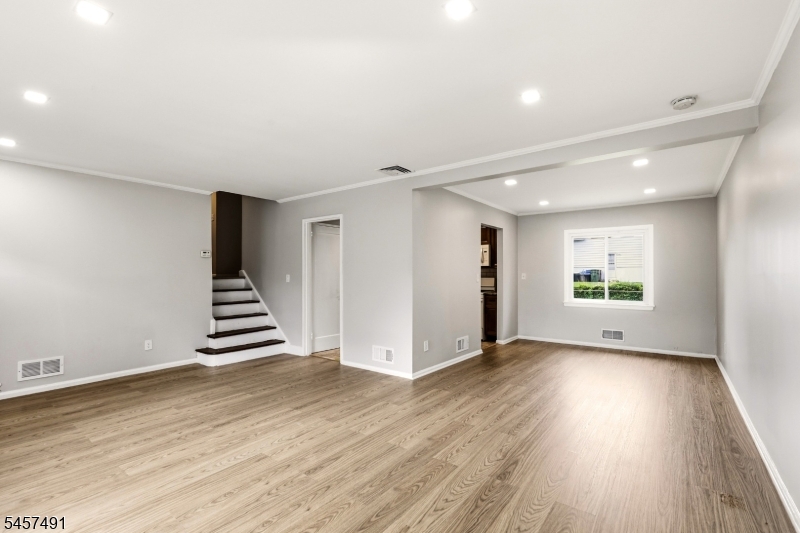 610 Academy Ter Property Photo 5