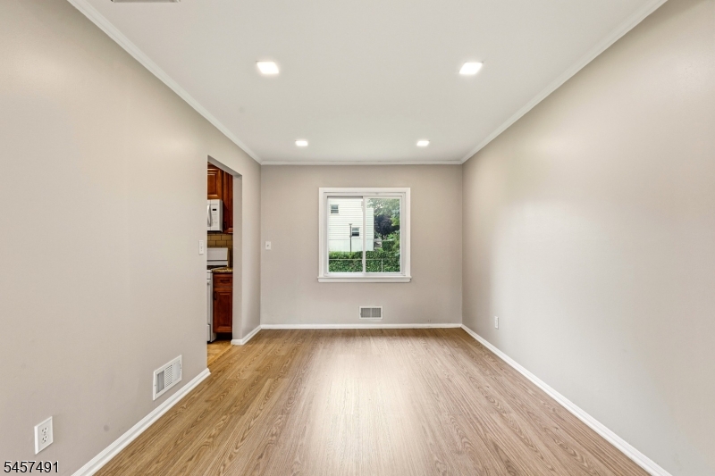610 Academy Ter Property Photo 7