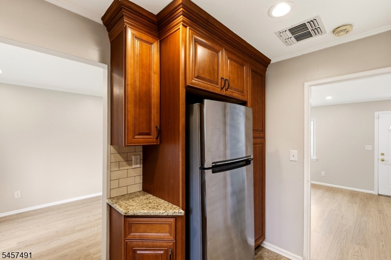 610 Academy Ter Property Photo 10
