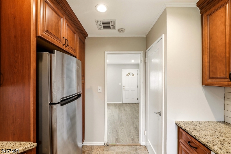 610 Academy Ter Property Photo 11