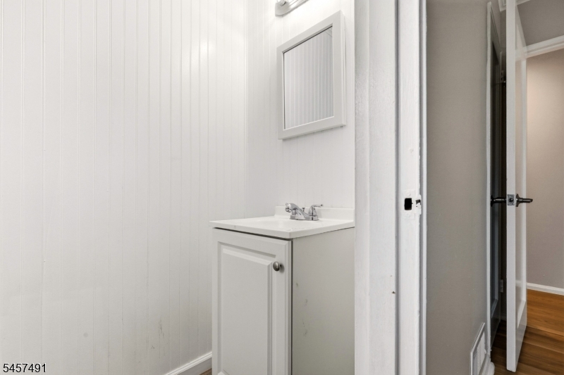610 Academy Ter Property Photo 18