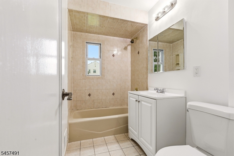 610 Academy Ter Property Photo 20