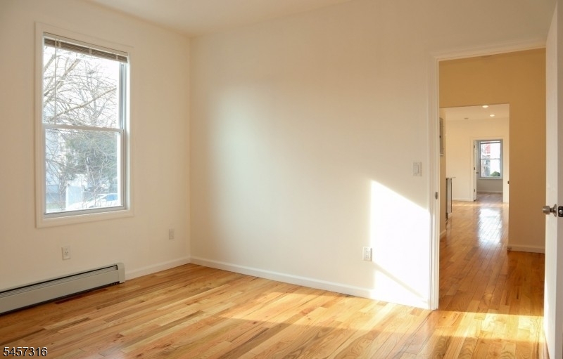373 N 6th St 2r Property Photo 3