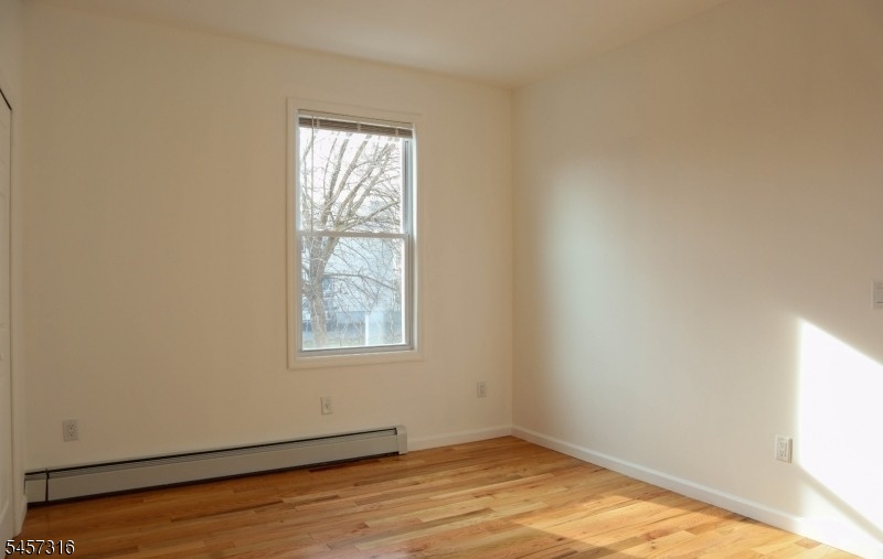 373 N 6th St 2r Property Photo 5