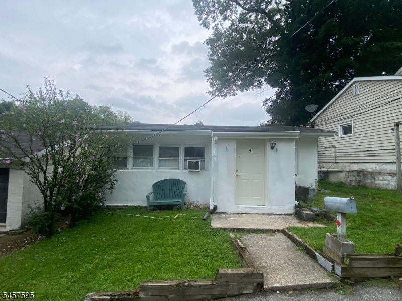 5 Otis Pl Property Photo 1