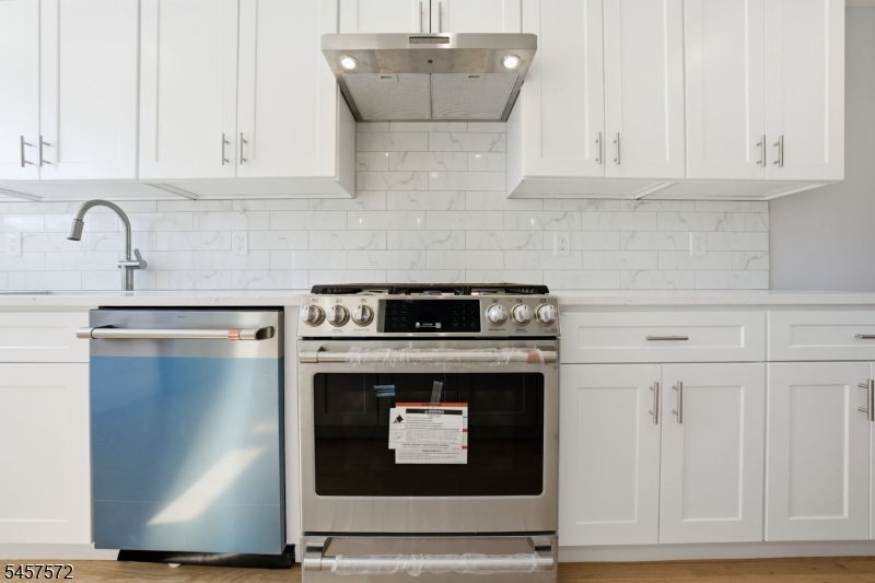 60 Dewitt Street B Property Photo 4