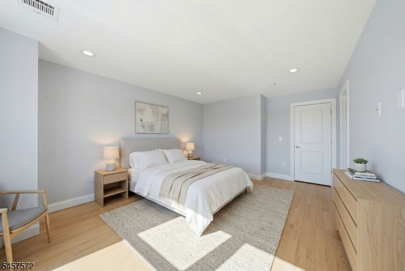 60 Dewitt Street B Property Photo 6