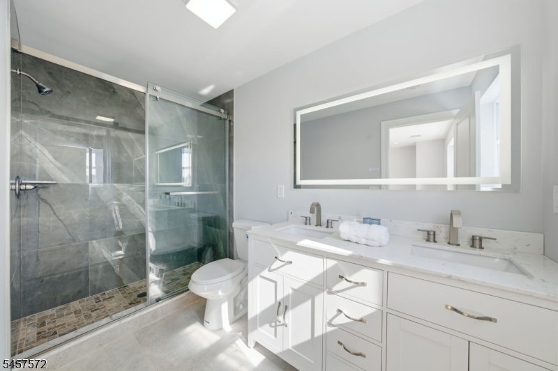 60 Dewitt Street B Property Photo 7