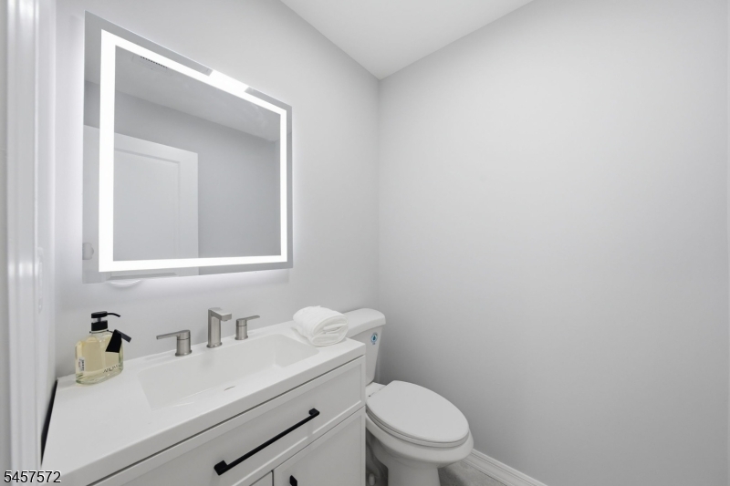 60 Dewitt Street B Property Photo 9