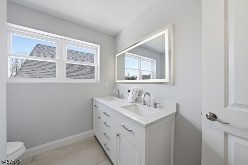 60 Dewitt Street B Property Photo 14