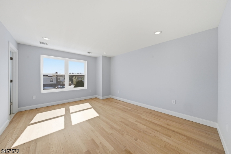 60 Dewitt Street B Property Photo 16