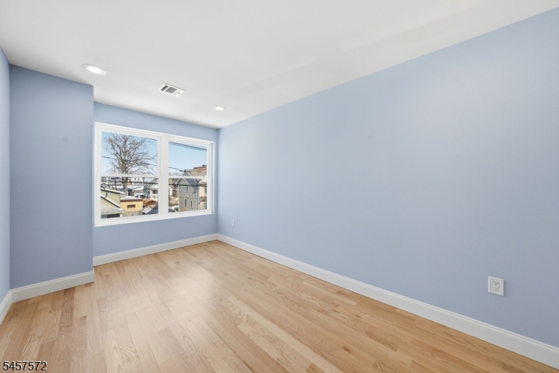 60 Dewitt Street B Property Photo 17