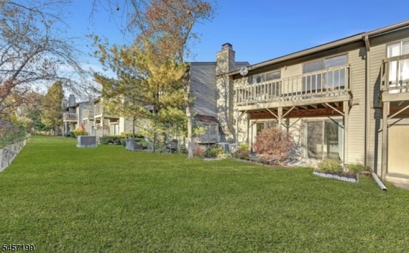 905 Spruce Hills Dr 905 Property Photo 20