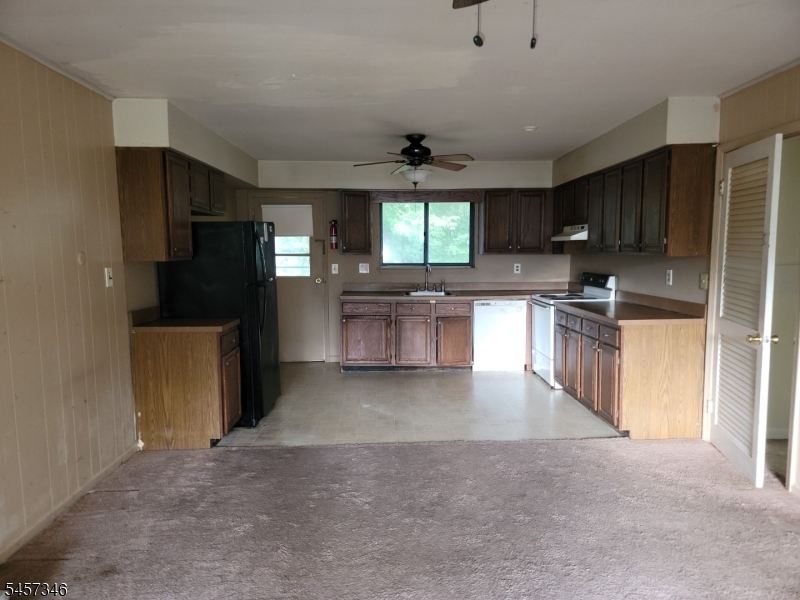211 Lake Shore North C Property Photo 3
