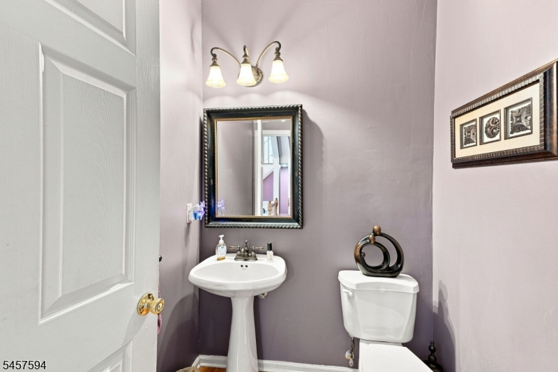 1002 Valerie Place Property Photo 32